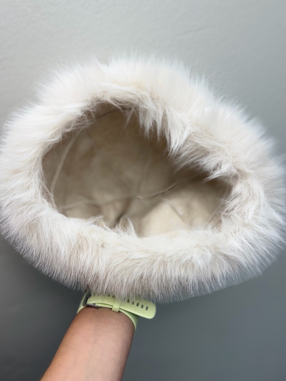 White Faux Fur Bucket Hat Soft Fluffy Plush Winter Y2K Fuzzy Statement Hat - Picture 5 of 5